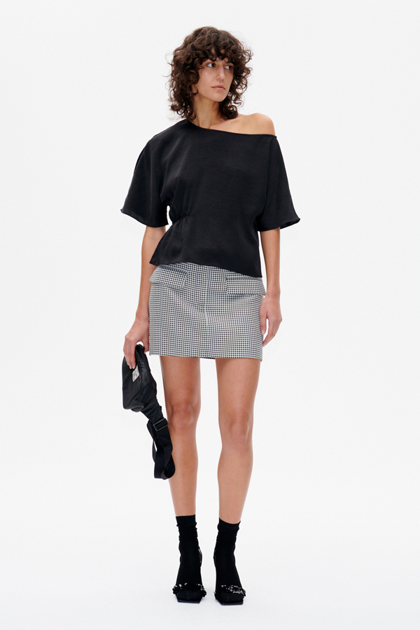 Margeaux Blouse black A fluid top with short sleeves, an asymmetric neckline, and a gathered seam at the side for a flattering drape - model image