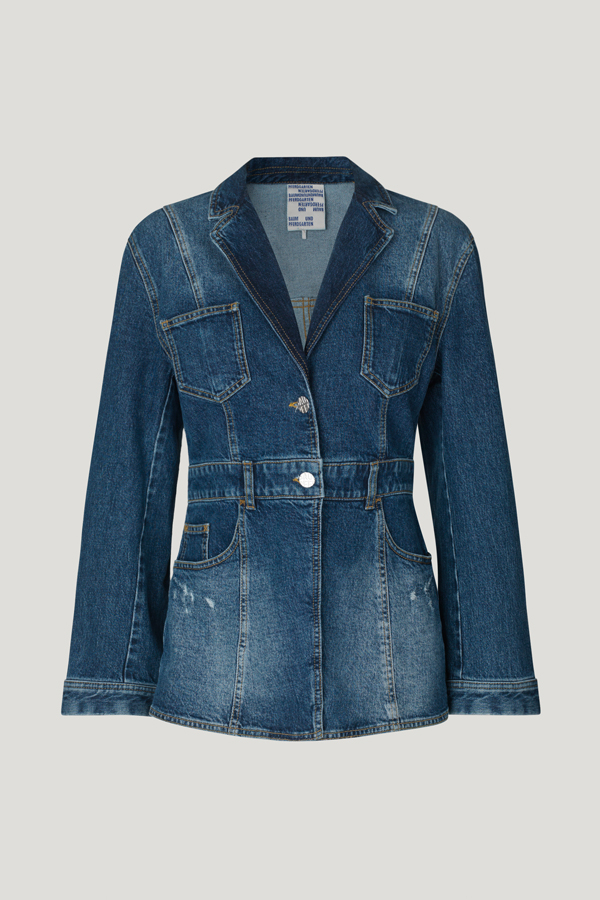 Beatrix Jacket Washed Darkblue Denim A denim blazer-style jacket with a nipped-in waist, single button closure, and pockets in the front and chest - front image