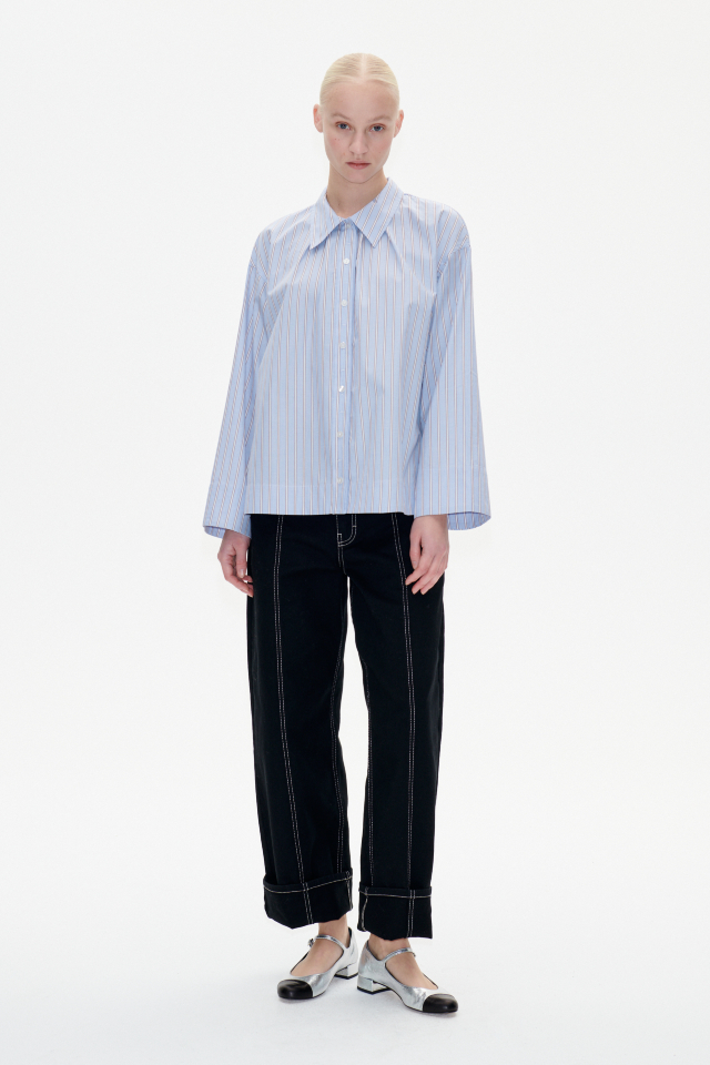 Marcella Shirt Blue Margot Stripe Ths crisp button up shirt features a collar and wide sleeves - model image
