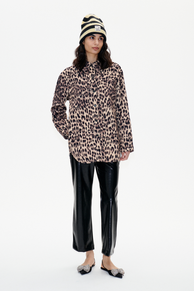 Bahena Jacket Brown Baum Leopard This shirt-style jacket feature snap button closures and patch pockets at the chest - model image