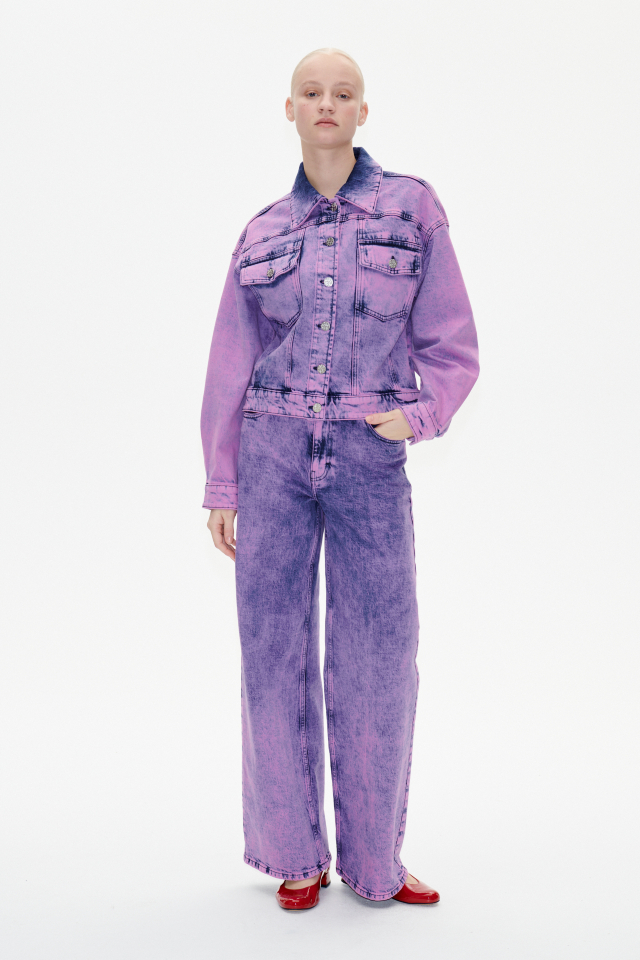 Nini Jeans Orchid Vintage Denim These high-rise jeans feature a straight leg silhouette, five pockets, and a zip fly with button closure - model image