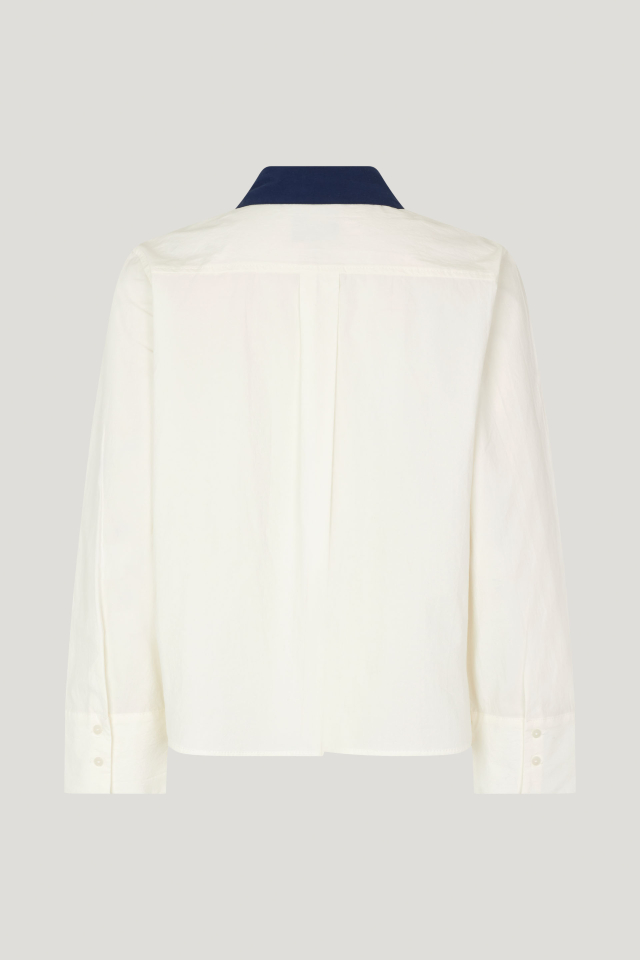 Mishu Shirt Star White This button up top features a cropped silhouette, buttoned cuffs, and a contrast panel at the chest - back image
